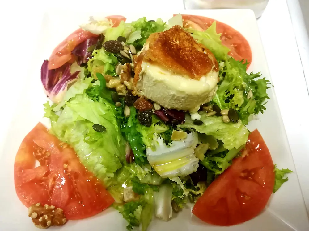 Ensalada de Rulo de Cabra — Full photo